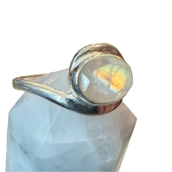 Natural Rainbow Moonstone Sterling Silver Ring - 7.5 - Picture 4 of 11